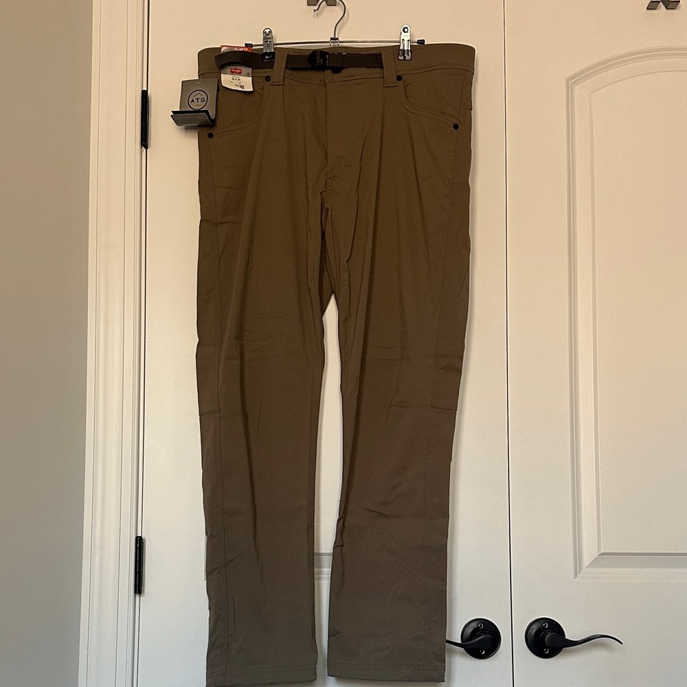 Men’s Wrangler All Terrain Gear Regular Taper Pants